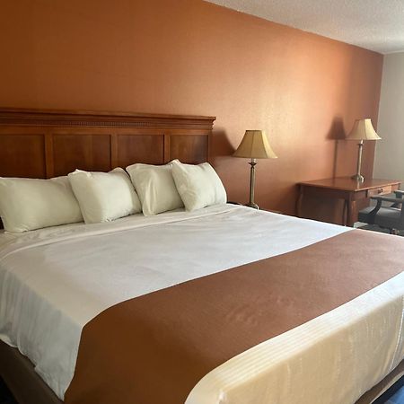 Regency Inn & Suites Anoka Bagian luar foto