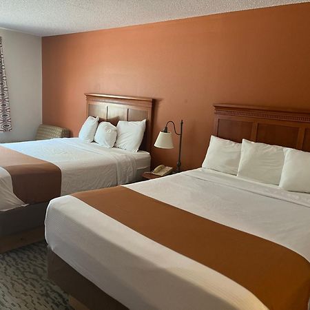 Regency Inn & Suites Anoka Bagian luar foto
