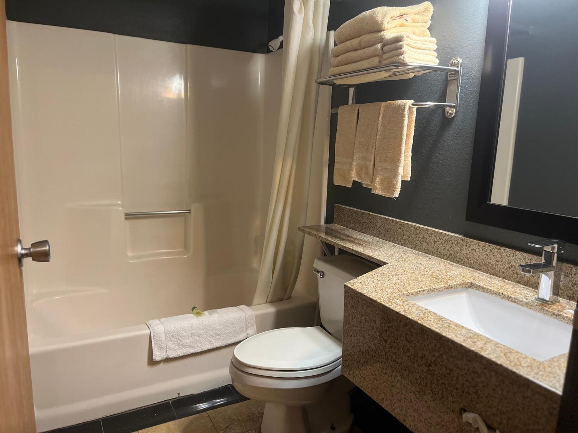 Regency Inn & Suites Anoka Bagian luar foto