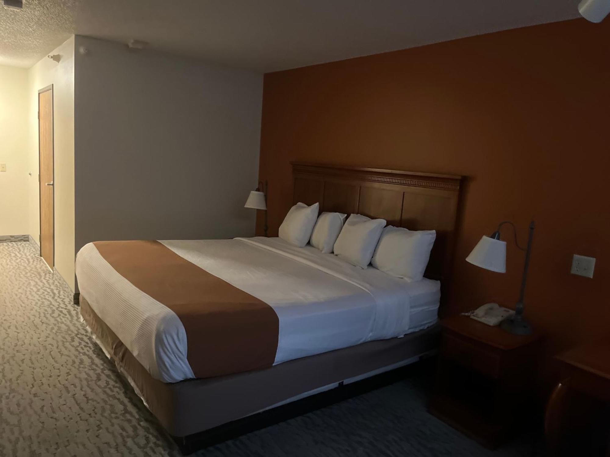 Regency Inn & Suites Anoka Bagian luar foto