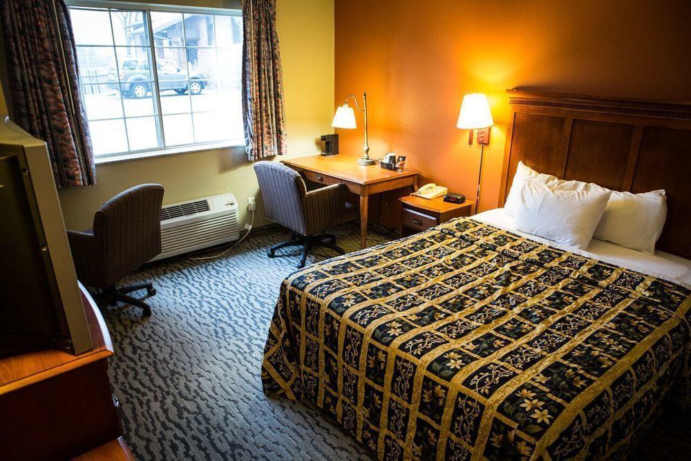 Regency Inn & Suites Anoka Bagian luar foto
