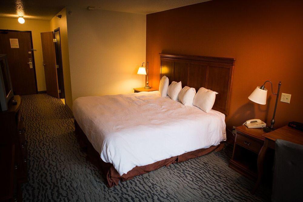 Regency Inn & Suites Anoka Bagian luar foto