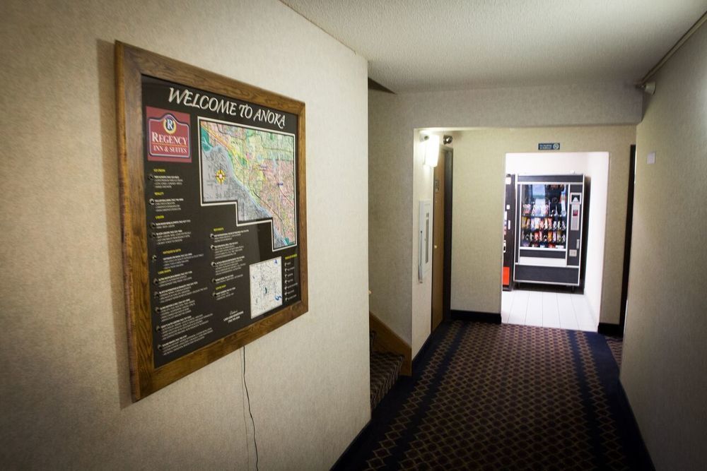 Regency Inn & Suites Anoka Bagian luar foto